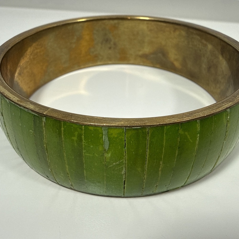 VTG Green Inlaid Shell/Brass Bracelet BEAUTIFUL. Boho. Grammacore. Valentines